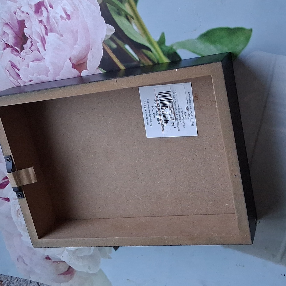Fashionable Book Stack With Babys Breath Wooden Wall Plaque - Picture 5 of 5